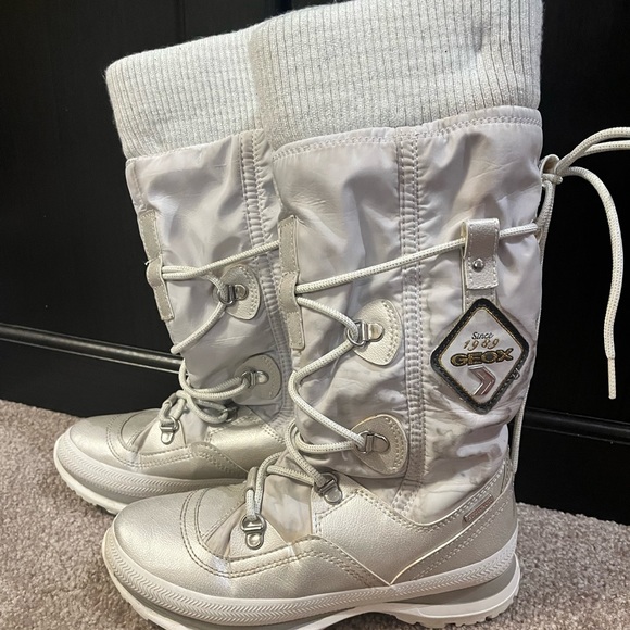 GEOX Women’s White Mid Length Boots - Picture 3 of 3